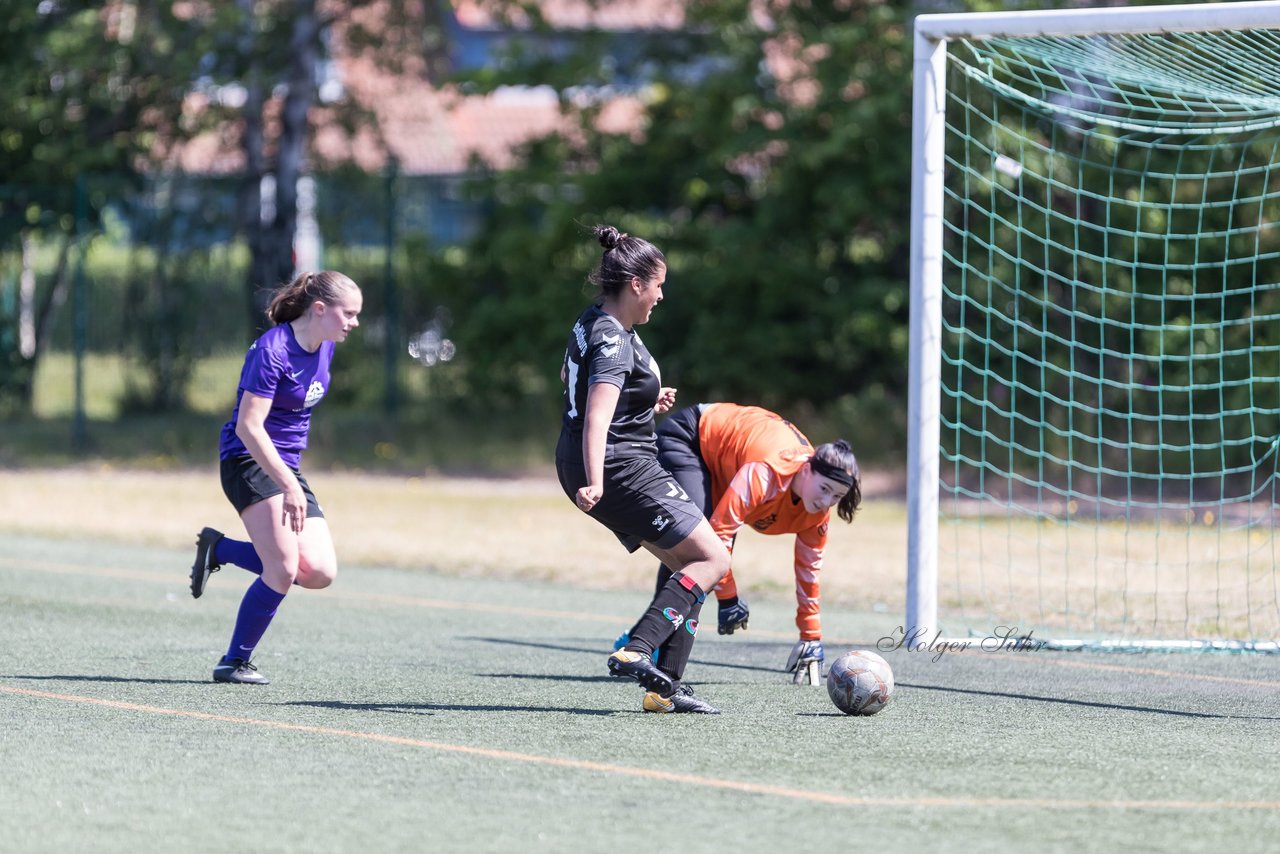 Bild 120 - wBJ SV Henstedt Ulzburg - TuS Rotenhof : Ergebnis: 12:0